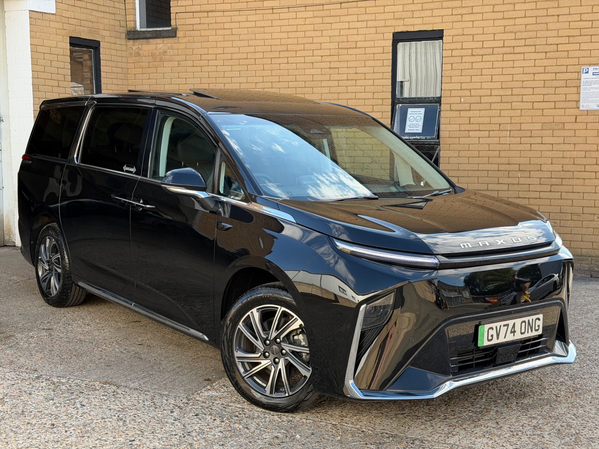 2024 MAXUS MIFA 9