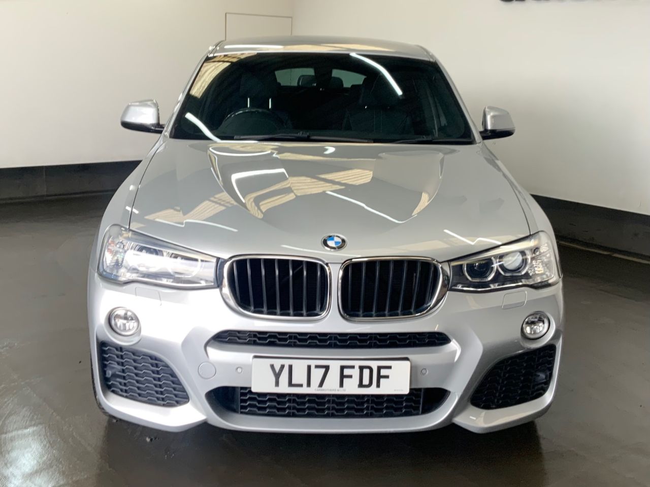 2017 BMW X4 JUST THROUGH OUR WORKSHOP PARTIAL SERVICE HISTORY 2 KEYS FOUR WHEEL DRIVE PARKING SENSORS REVERSE CAMERA HEATED SEATS POWER TAILGATE MOT'D TO JUNE 2027 - vehicle photo 4 for sale on PureCar
