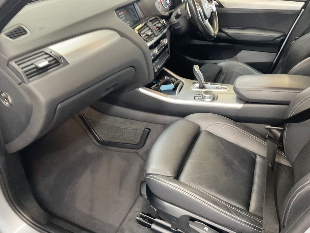 2017 BMW X4 JUST THROUGH OUR WORKSHOP PARTIAL SERVICE HISTORY 2 KEYS FOUR WHEEL DRIVE PARKING SENSORS REVERSE CAMERA HEATED SEATS POWER TAILGATE MOT'D TO JUNE 2027 - vehicle photo 14 for sale on PureCar