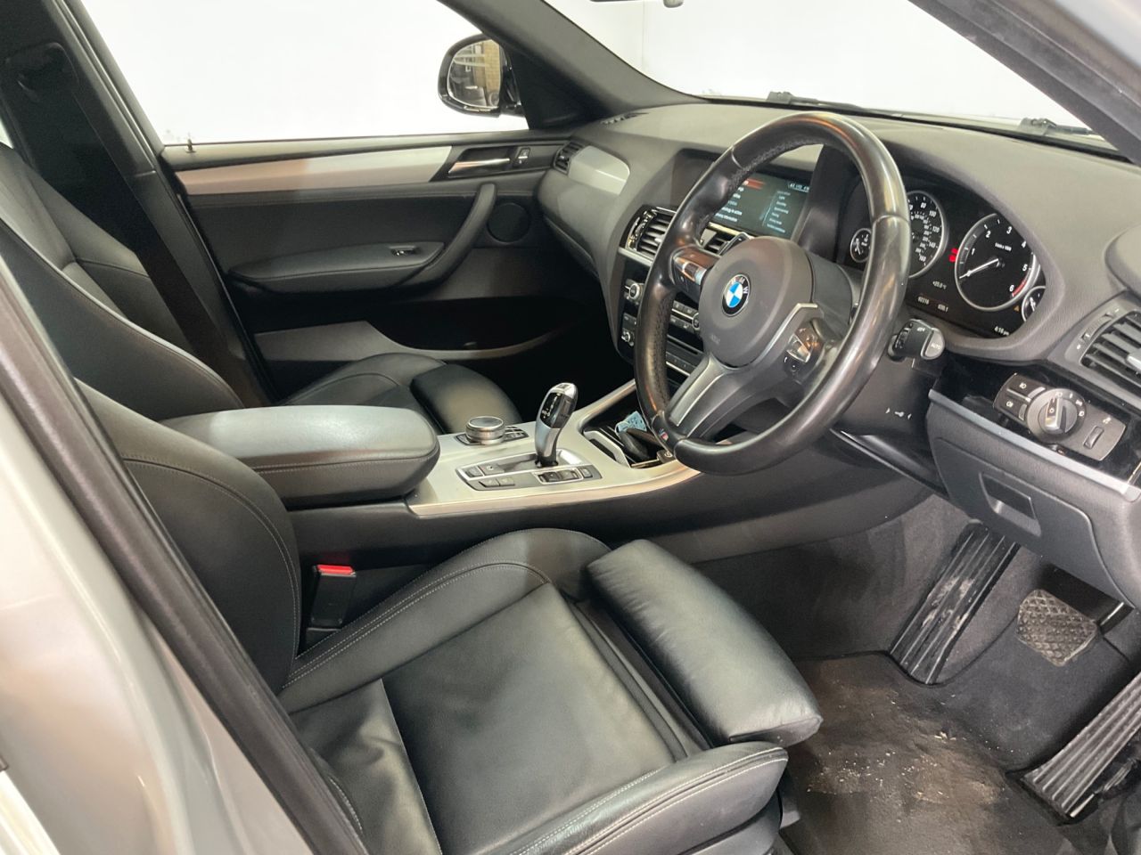 2017 BMW X4 JUST THROUGH OUR WORKSHOP PARTIAL SERVICE HISTORY 2 KEYS FOUR WHEEL DRIVE PARKING SENSORS REVERSE CAMERA HEATED SEATS POWER TAILGATE MOT'D TO JUNE 2027 - vehicle photo 15 for sale on PureCar
