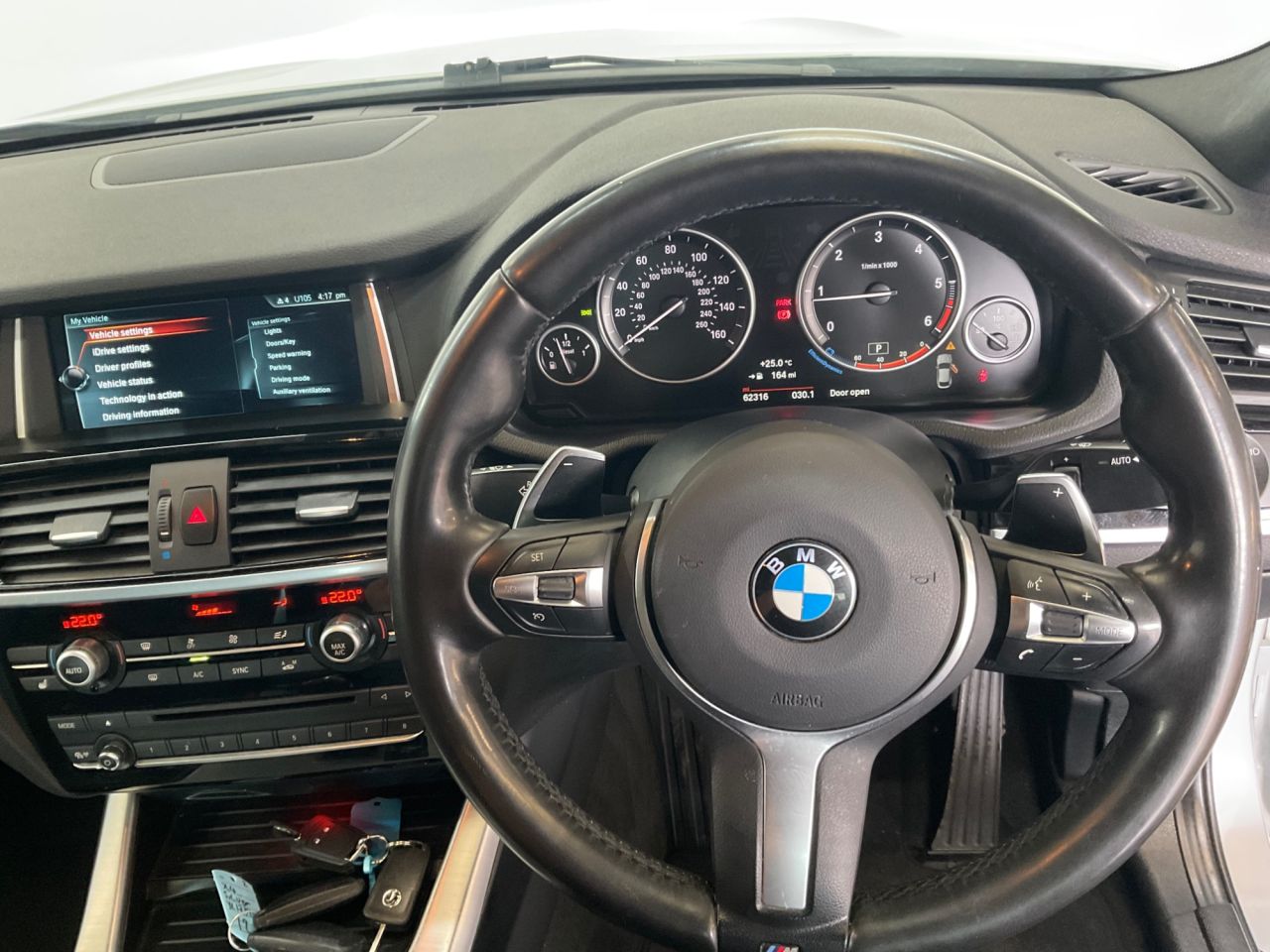 2017 BMW X4 JUST THROUGH OUR WORKSHOP PARTIAL SERVICE HISTORY 2 KEYS FOUR WHEEL DRIVE PARKING SENSORS REVERSE CAMERA HEATED SEATS POWER TAILGATE MOT'D TO JUNE 2027 - vehicle photo 18 for sale on PureCar