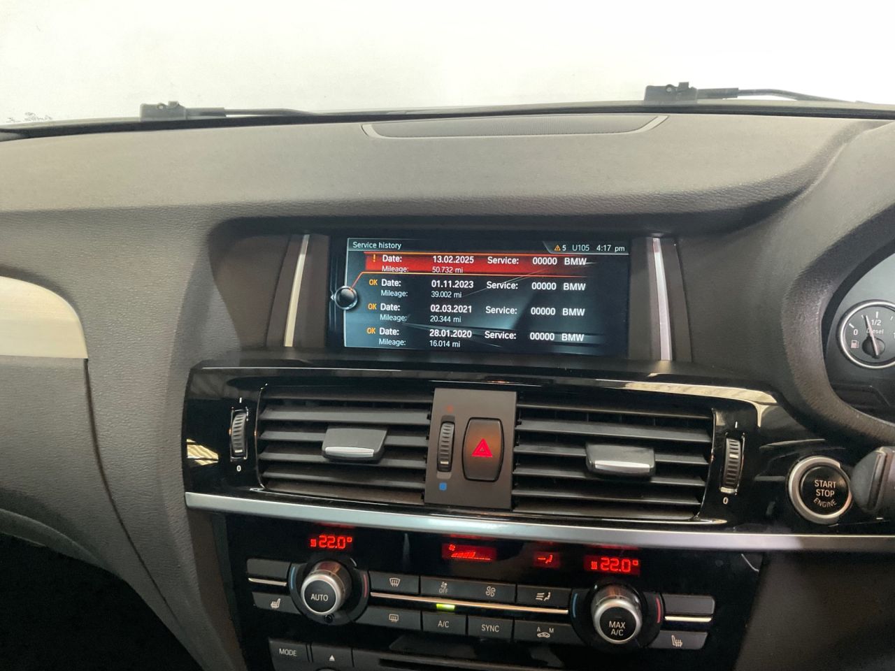 2017 BMW X4 JUST THROUGH OUR WORKSHOP PARTIAL SERVICE HISTORY 2 KEYS FOUR WHEEL DRIVE PARKING SENSORS REVERSE CAMERA HEATED SEATS POWER TAILGATE MOT'D TO JUNE 2027 - vehicle photo 19 for sale on PureCar