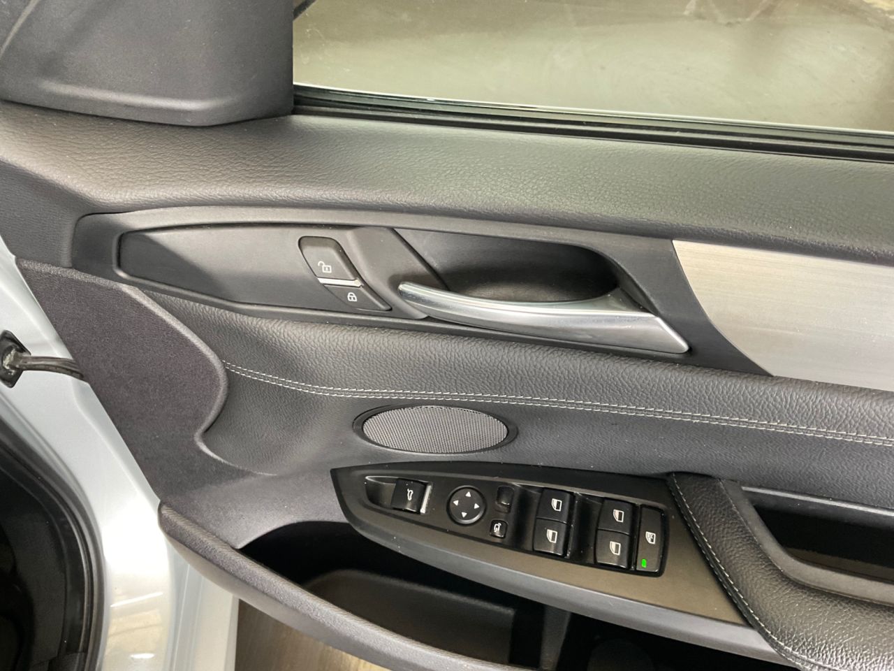 2017 BMW X4 JUST THROUGH OUR WORKSHOP PARTIAL SERVICE HISTORY 2 KEYS FOUR WHEEL DRIVE PARKING SENSORS REVERSE CAMERA HEATED SEATS POWER TAILGATE MOT'D TO JUNE 2027 - vehicle photo 23 for sale on PureCar