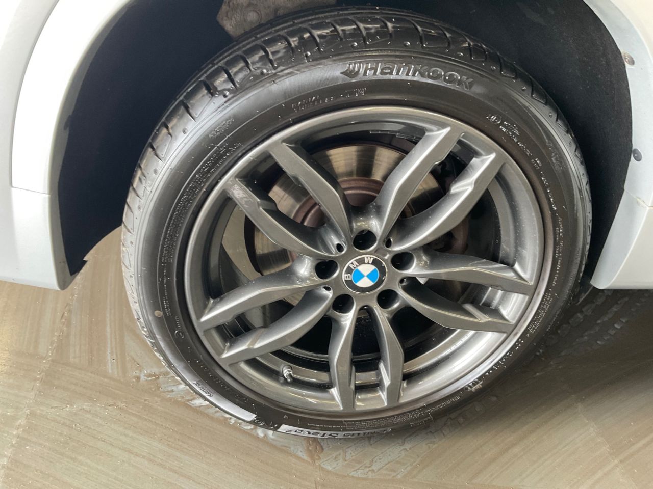 2017 BMW X4 JUST THROUGH OUR WORKSHOP PARTIAL SERVICE HISTORY 2 KEYS FOUR WHEEL DRIVE PARKING SENSORS REVERSE CAMERA HEATED SEATS POWER TAILGATE MOT'D TO JUNE 2027 - vehicle photo 26 for sale on PureCar