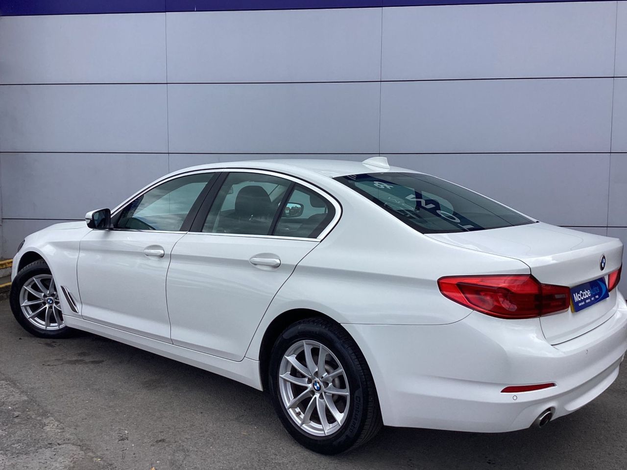 2020 BMW 5 SERIES 2.0 520d MHT SE Saloon 4dr Diesel Hybrid Auto Euro 6 (s/s) (190 ps) 1 owner - vehicle photo 4 for sale on PureCar
