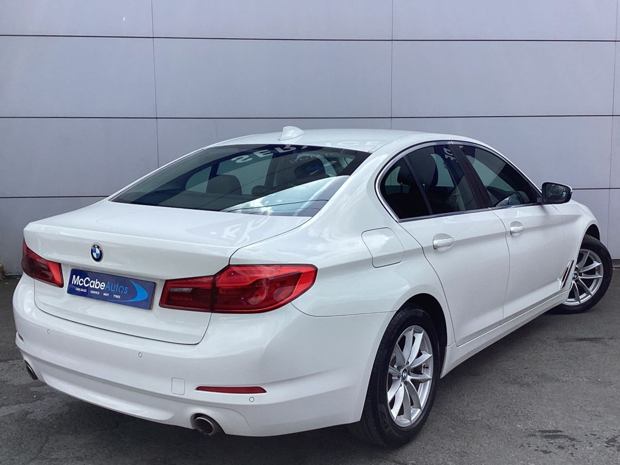2020 BMW 5 SERIES 2.0 520d MHT SE Saloon 4dr Diesel Hybrid Auto Euro 6 (s/s) (190 ps) 1 owner - vehicle photo 5 for sale on PureCar