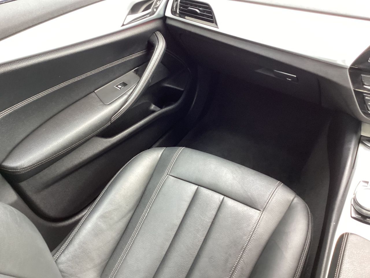 2020 BMW 5 SERIES 2.0 520d MHT SE Saloon 4dr Diesel Hybrid Auto Euro 6 (s/s) (190 ps) 1 owner - vehicle photo 9 for sale on PureCar