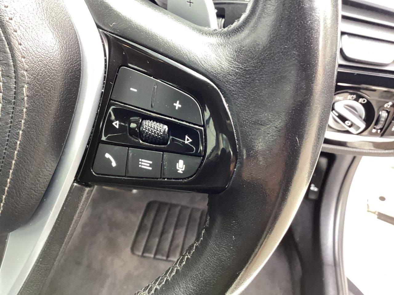 2020 BMW 5 SERIES 2.0 520d MHT SE Saloon 4dr Diesel Hybrid Auto Euro 6 (s/s) (190 ps) 1 owner - vehicle photo 21 for sale on PureCar