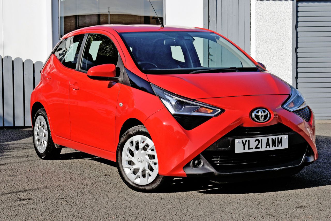 2021 TOYOTA AYGO 1.0 VVT-i x-play Hatchback 5dr Petrol Manual Euro 6 (s/s) (71 ps) Apple Car - vehicle photo 2 for sale on PureCar