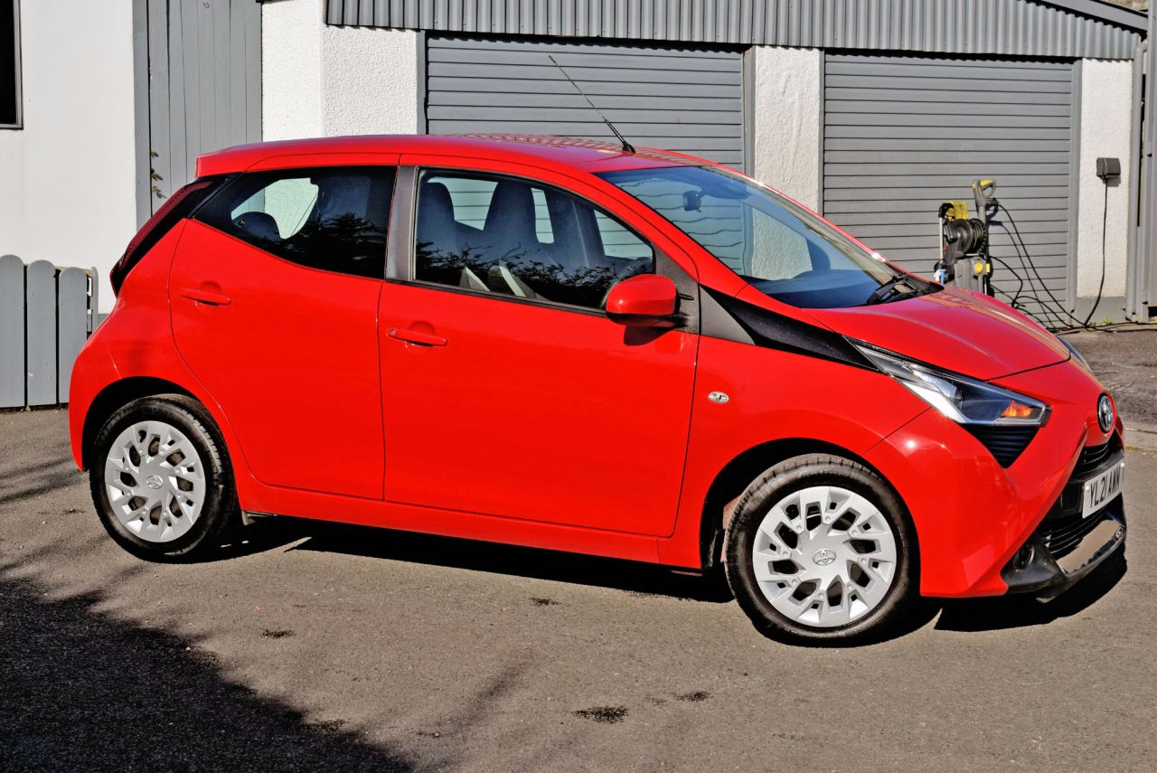 2021 TOYOTA AYGO 1.0 VVT-i x-play Hatchback 5dr Petrol Manual Euro 6 (s/s) (71 ps) Apple Car - vehicle photo 4 for sale on PureCar
