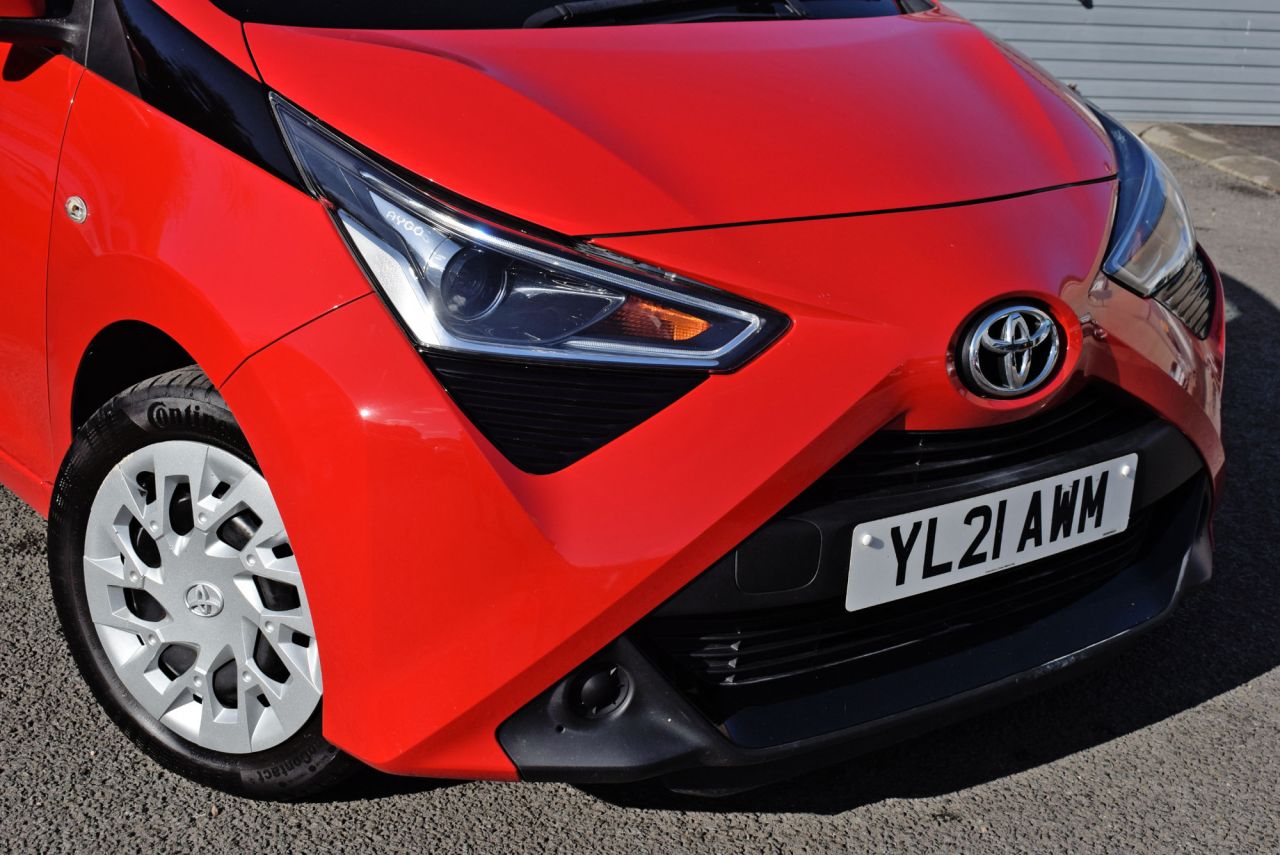 2021 TOYOTA AYGO 1.0 VVT-i x-play Hatchback 5dr Petrol Manual Euro 6 (s/s) (71 ps) Apple Car - vehicle photo 11 for sale on PureCar