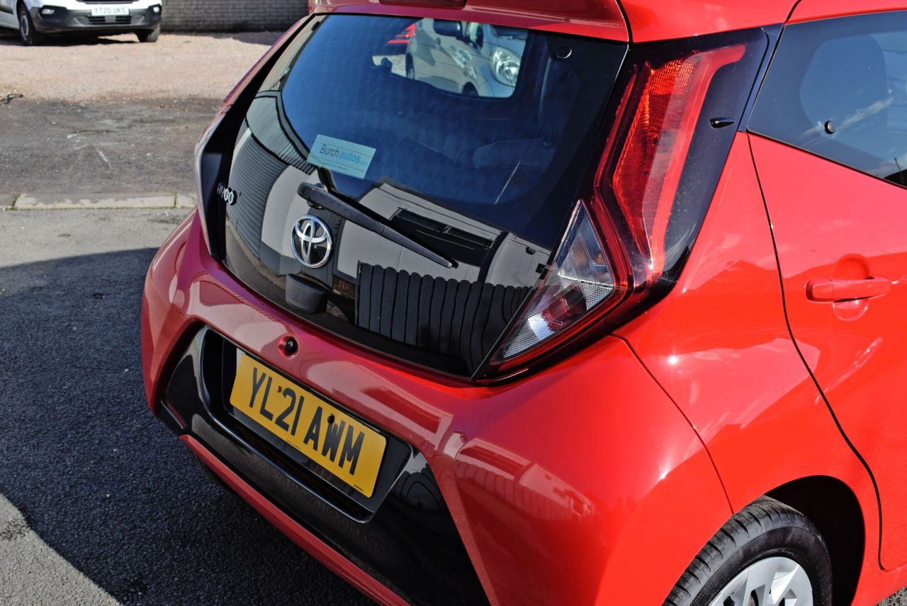 2021 TOYOTA AYGO 1.0 VVT-i x-play Hatchback 5dr Petrol Manual Euro 6 (s/s) (71 ps) Apple Car - vehicle photo 12 for sale on PureCar