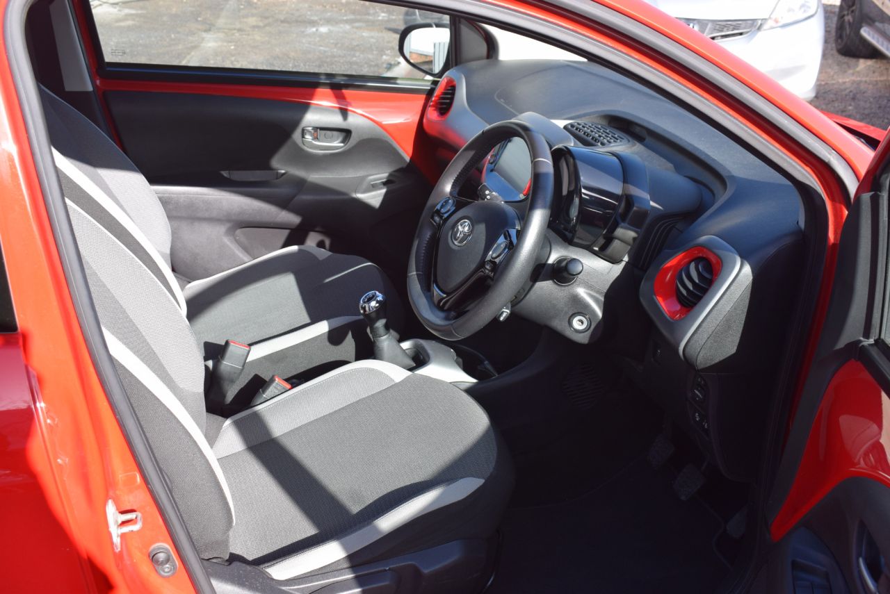 2021 TOYOTA AYGO 1.0 VVT-i x-play Hatchback 5dr Petrol Manual Euro 6 (s/s) (71 ps) Apple Car - vehicle photo 13 for sale on PureCar
