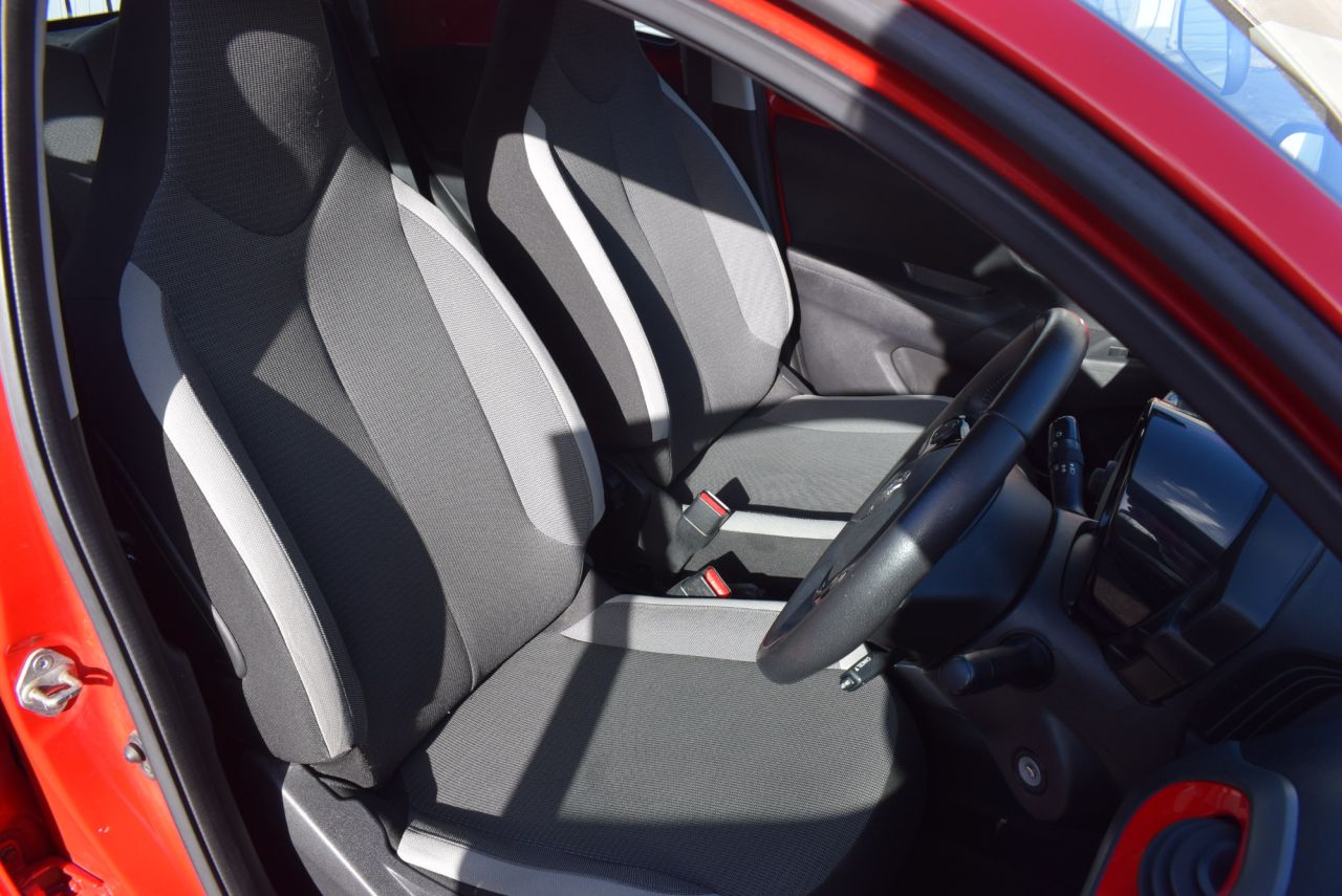 2021 TOYOTA AYGO 1.0 VVT-i x-play Hatchback 5dr Petrol Manual Euro 6 (s/s) (71 ps) Apple Car - vehicle photo 14 for sale on PureCar