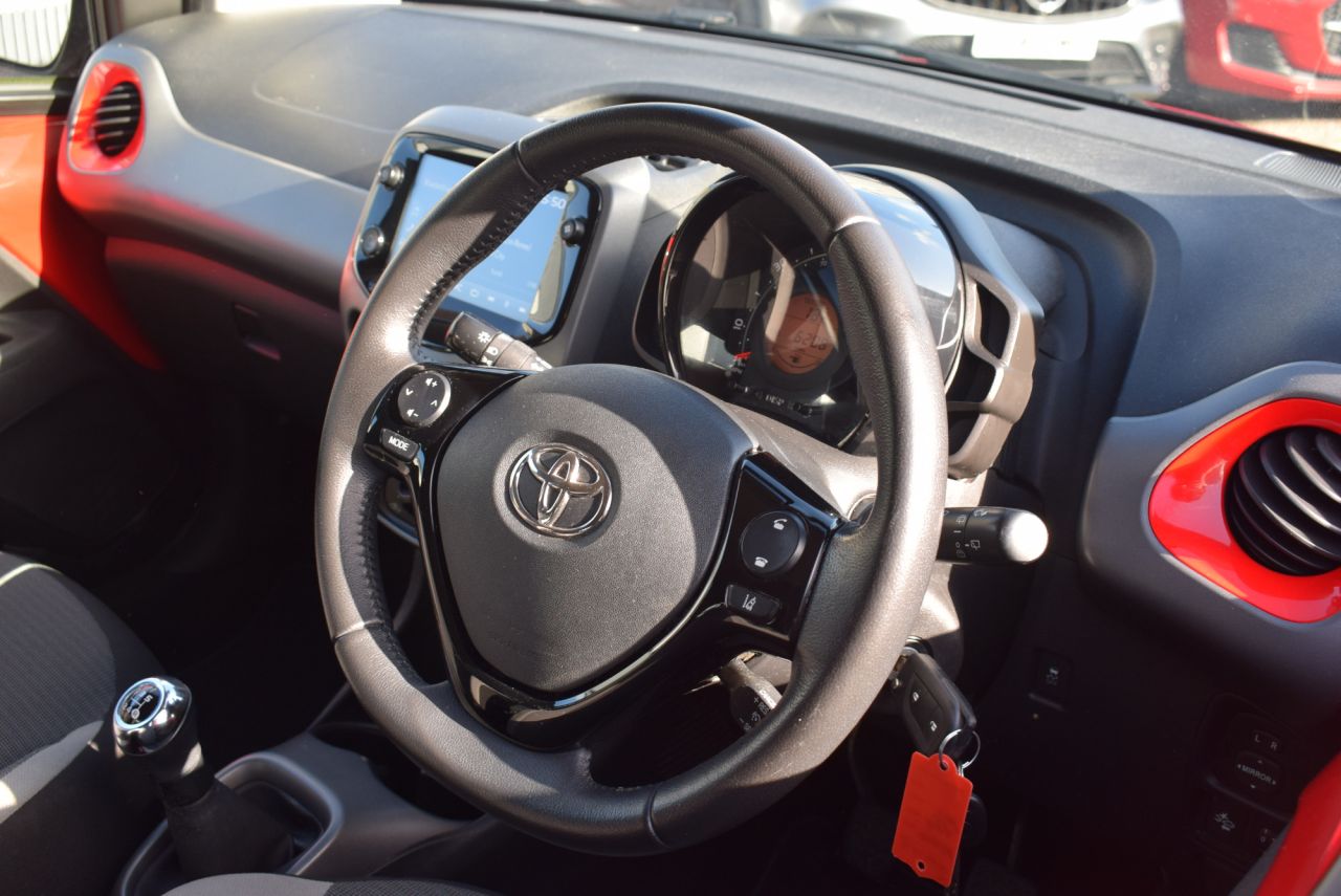 2021 TOYOTA AYGO 1.0 VVT-i x-play Hatchback 5dr Petrol Manual Euro 6 (s/s) (71 ps) Apple Car - vehicle photo 19 for sale on PureCar