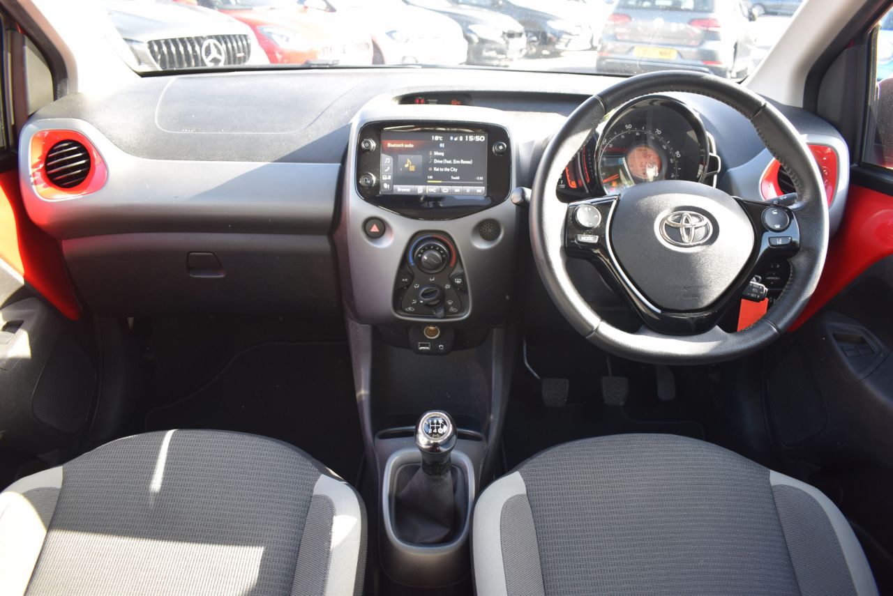 2021 TOYOTA AYGO 1.0 VVT-i x-play Hatchback 5dr Petrol Manual Euro 6 (s/s) (71 ps) Apple Car - vehicle photo 20 for sale on PureCar