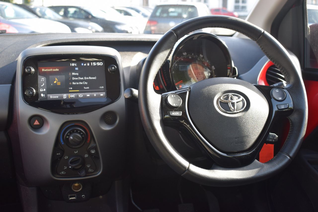 2021 TOYOTA AYGO 1.0 VVT-i x-play Hatchback 5dr Petrol Manual Euro 6 (s/s) (71 ps) Apple Car - vehicle photo 21 for sale on PureCar