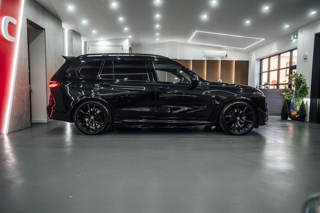 2023 BMW X7