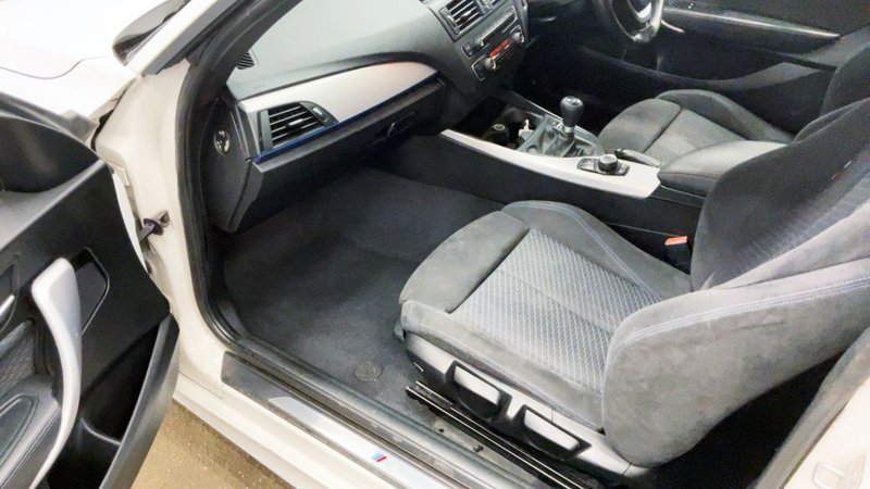 2013 BMW 1 Series in white — photo 8 of 12
