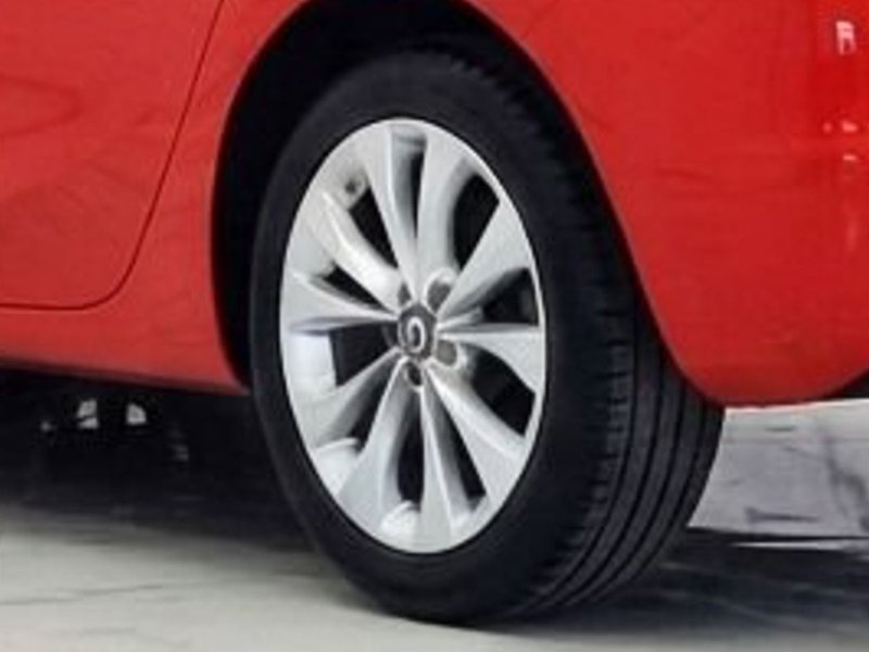 2017 Vauxhall Astra in red — photo 7 of 16