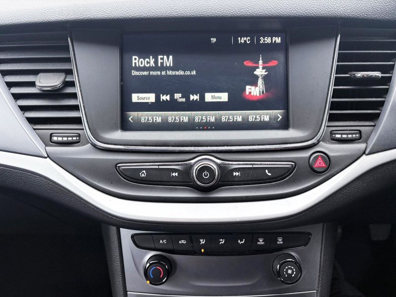 2017 Vauxhall Astra in red — photo 11 of 16