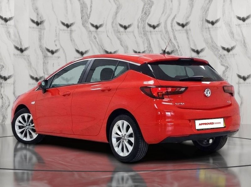 2017 Vauxhall Astra in red — photo 4 of 16