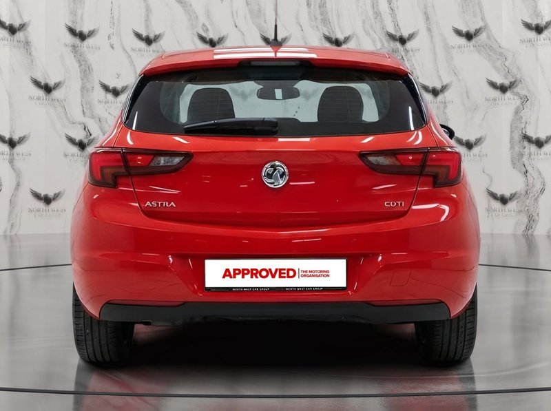 2017 Vauxhall Astra in red — photo 5 of 16
