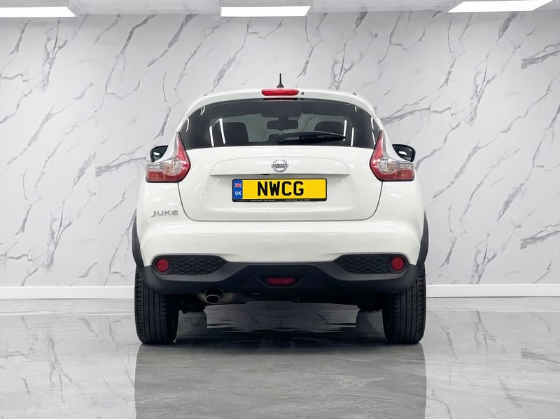 2017 Nissan Juke in white — photo 4 of 11