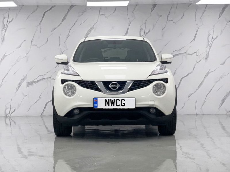 2017 Nissan Juke in white — photo 2 of 11