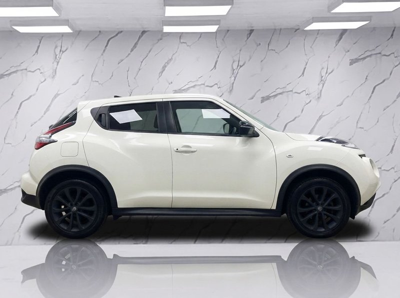 2017 Nissan Juke in white — photo 5 of 11