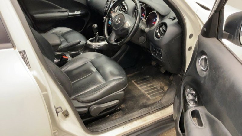 2017 Nissan Juke in white — photo 7 of 11