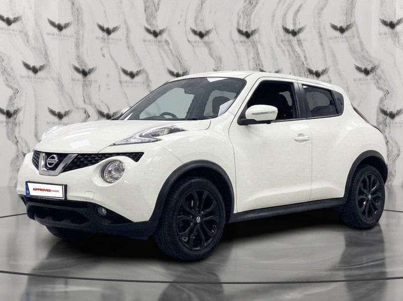 2017 Nissan Juke in white — photo 3 of 14