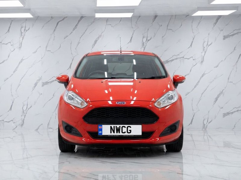 2015 Ford Fiesta in red — photo 2 of 6