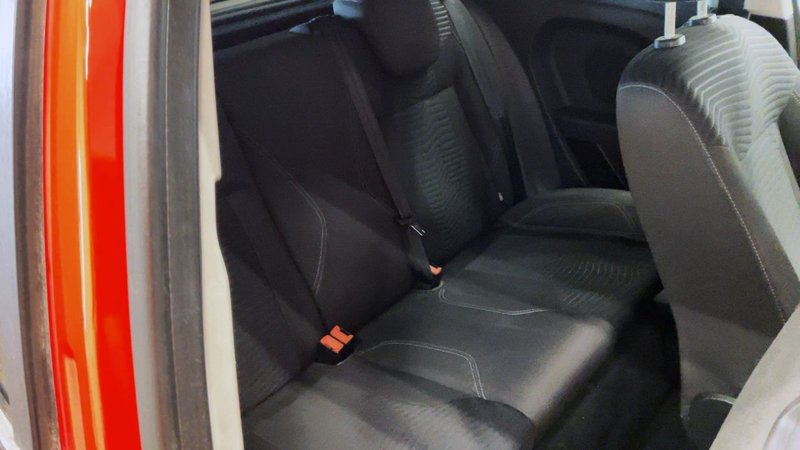 2015 Ford Fiesta in red — photo 6 of 6