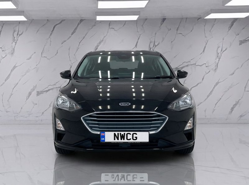 2019 Ford Focus in black — photo 2 of 13