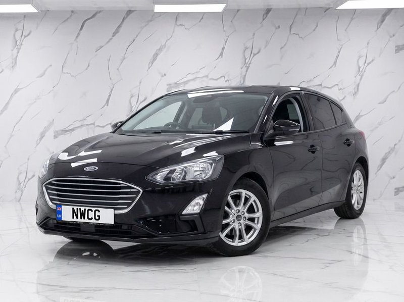 2019 Ford Focus in black — photo 3 of 13