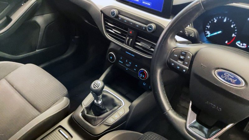 2019 Ford Focus in black — photo 10 of 13
