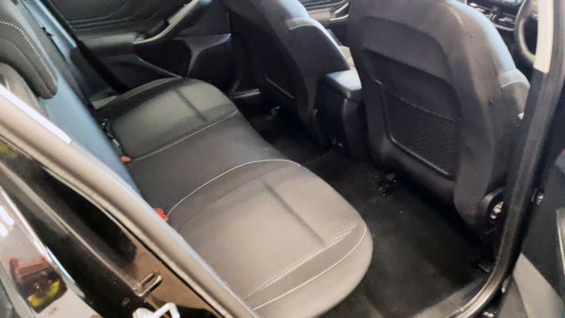 2019 Ford Focus in black — photo 11 of 13