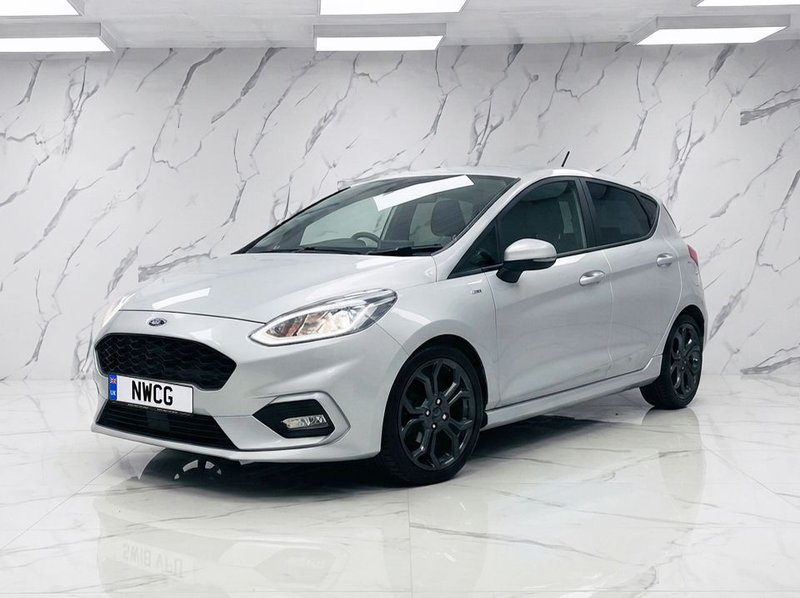 2018 Ford Fiesta in silver — photo 2 of 12
