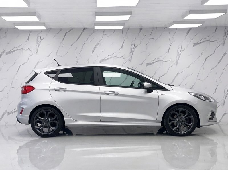 2018 Ford Fiesta in silver — photo 6 of 12