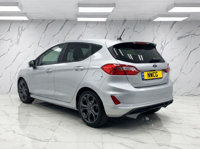 2018 Ford Fiesta in silver — photo 5 of 12