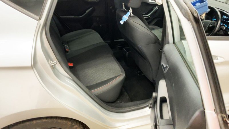 2018 Ford Fiesta in silver — photo 11 of 12