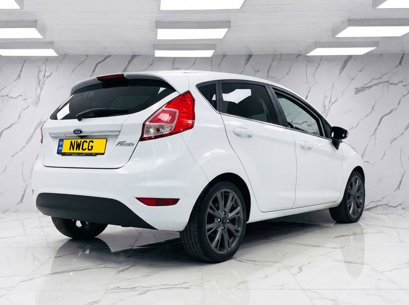 2013 Ford Fiesta in white — photo 4 of 12