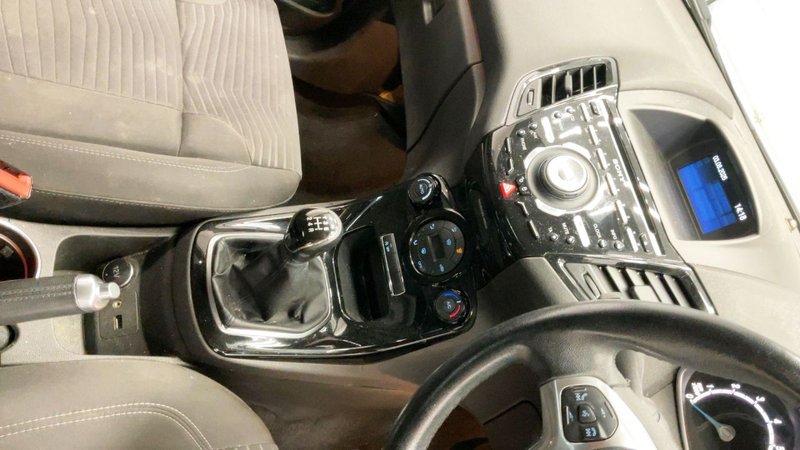 2013 Ford Fiesta in white — photo 9 of 12