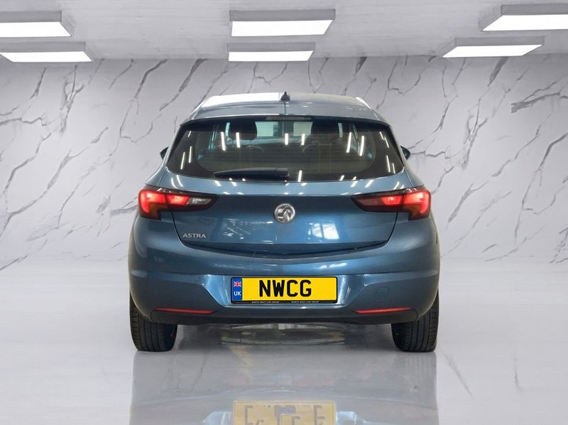 2016 Vauxhall Astra in blue — photo 4 of 12