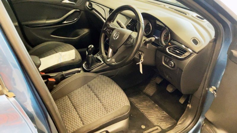 2016 Vauxhall Astra in blue — photo 8 of 12