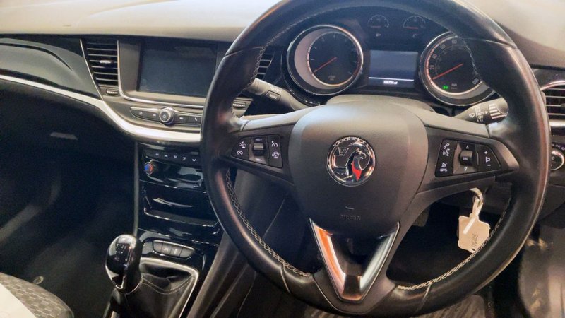 2016 Vauxhall Astra in blue — photo 9 of 12