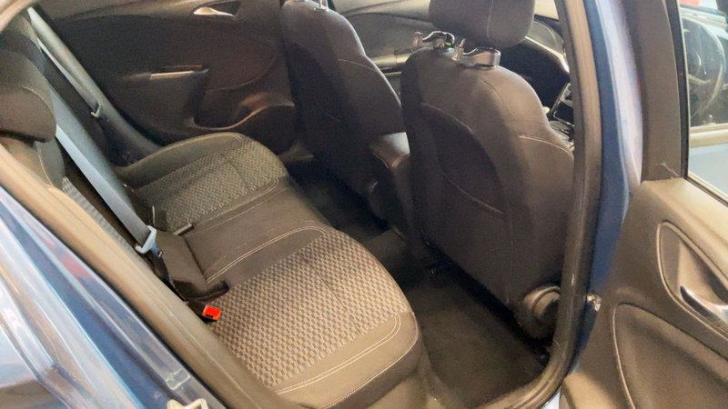 2016 Vauxhall Astra in blue — photo 10 of 12