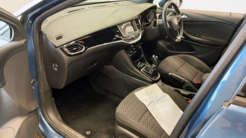 2016 Vauxhall Astra in blue — photo 7 of 12