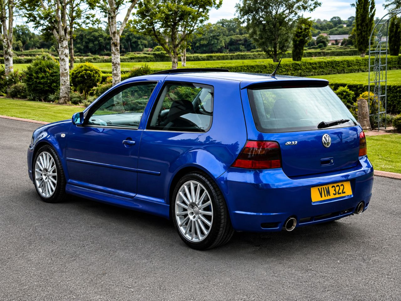 2003 VOLKSWAGEN GOLF 3.2 R32 Hatchback 3dr Petrol Manual (276 g/km, 240 bhp) - vehicle photo 5 for sale on PureCar